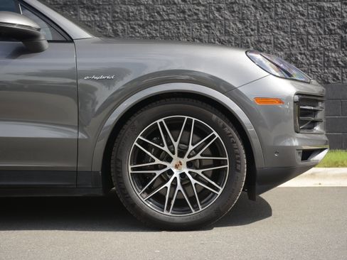Certified 2025 Porsche Cayenne S AWD/4WD image 45