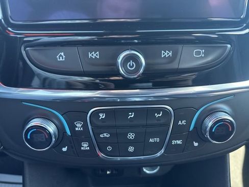 Used 2023 Chevrolet Traverse LT FWD image 17