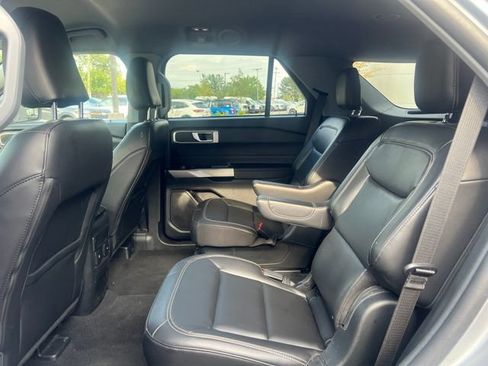 Used 2023 Ford Explorer XLT w/ Equipment Group 202A AWD/4WD image 18