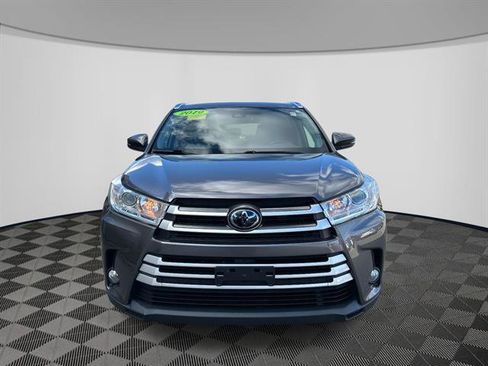 Used 2019 Toyota Highlander XLE image 2