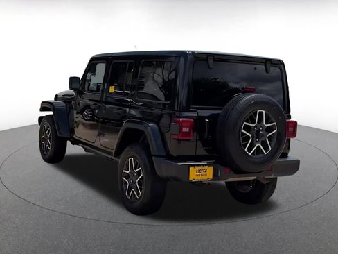Used 2025 Jeep Wrangler Unlimited Sahara AWD/4WD image 11