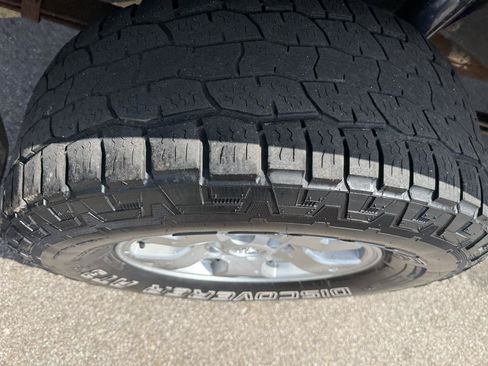 Used 2011 Toyota Tacoma 4x4 Access Cab V6 w/ TRD Off-Road Pkg image 11