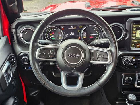 Used 2023 Jeep Wrangler Unlimited Sahara w/ Cold Weather Group image 17