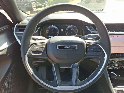 New 2025 Jeep Grand Cherokee L Limited image 16