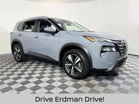 Certified 2025 Nissan Rogue SL FWD image 1