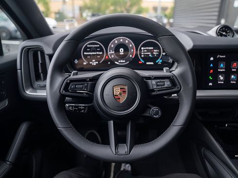 Used 2025 Porsche Cayenne Coupe image 6