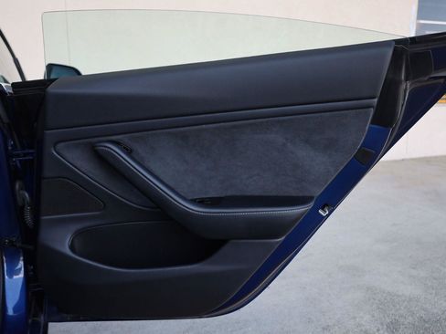 Used 2018 Tesla Model 3 Long Range RWD image 19