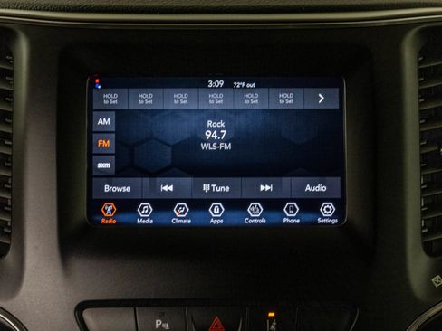 Used 2021 Jeep Cherokee Latitude Plus AWD/4WD image 22