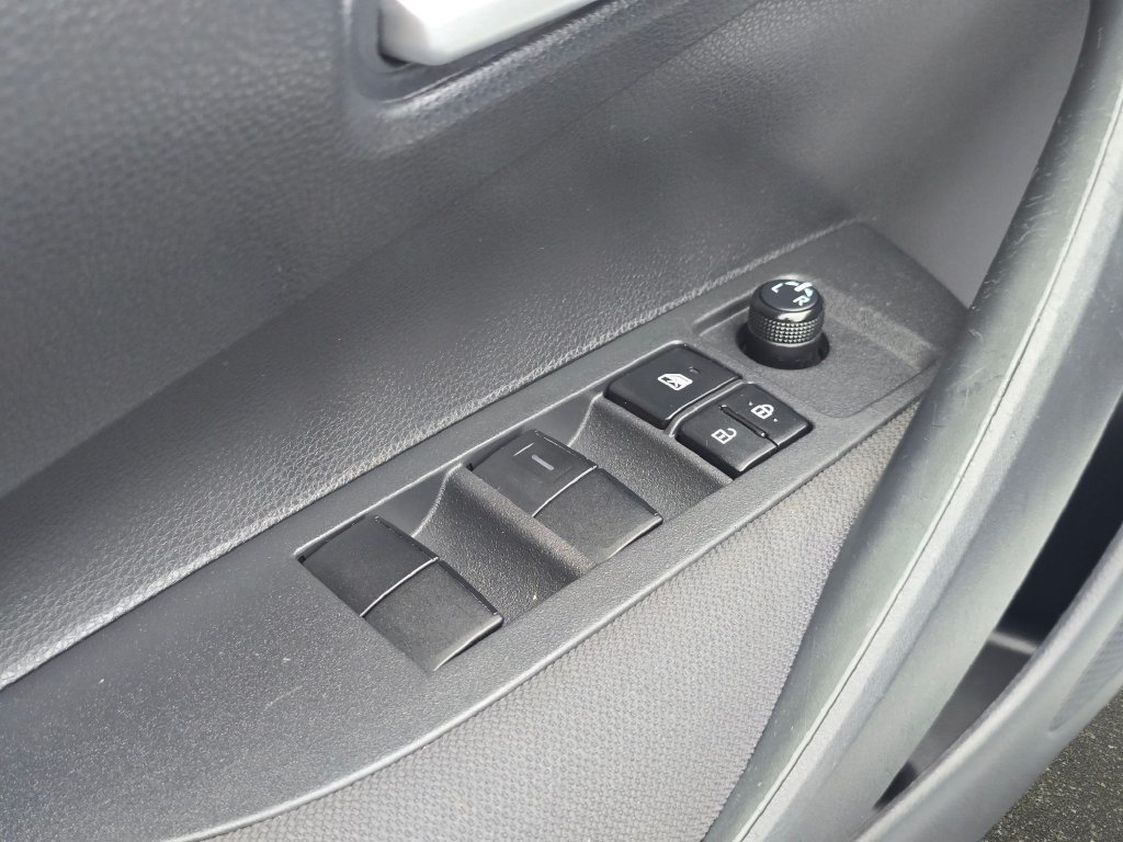 Used 2021 Toyota Corolla LE w/ Carpet Mat Package (TMS) FWD image 29