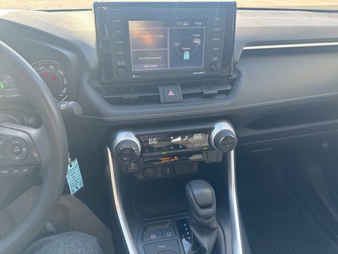 Used 2022 Toyota RAV4 LE image 16