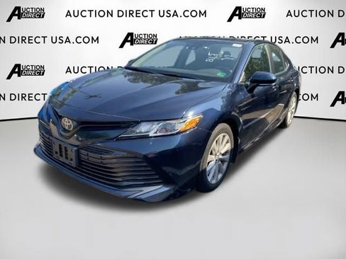 Used 2020 Toyota Camry LE w/ Convenience Package FWD image 1
