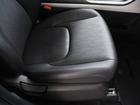 Used 2024 Kia Carnival LX FWD image 34