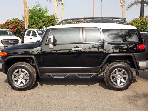 Used 2014 Toyota FJ Cruiser 4WD image 5