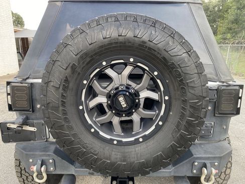 Used 2013 Jeep Wrangler Unlimited Rubicon w/ Connectivity Group image 15