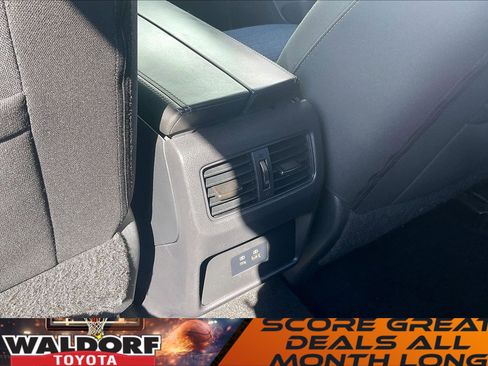 Used 2022 Nissan Rogue SV image 39