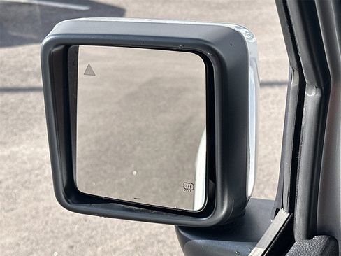 Used 2022 Jeep Wrangler Unlimited Sahara image 9