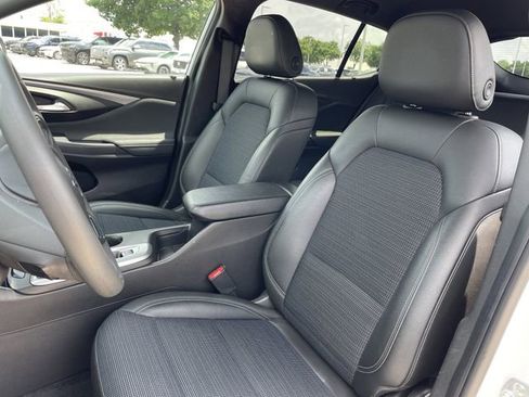 Used 2025 Buick Envista Preferred FWD image 23