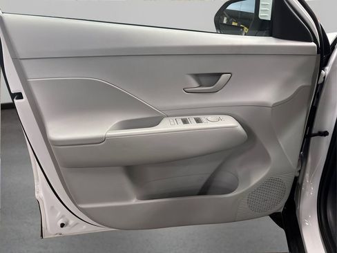 Used 2025 Hyundai Kona SEL image 24