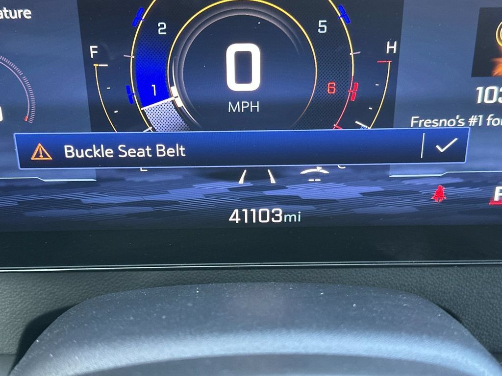 Used 2025 Chevrolet Traverse LT FWD image 34