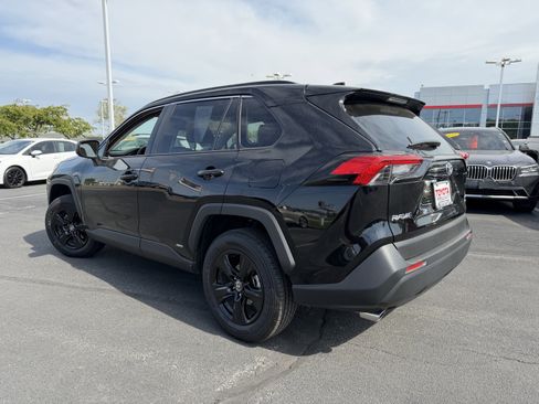 Used 2025 Toyota RAV4 LE AWD/4WD image 5
