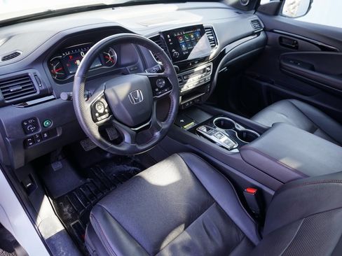 Used 2024 Honda Passport Black Edition image 2
