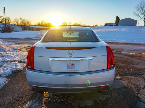 Used 2010 Cadillac CTS Luxury image 4