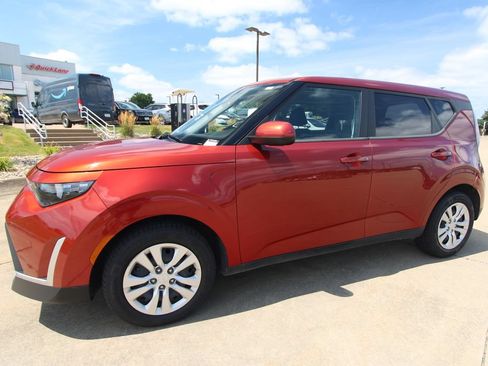 Used 2023 Kia Soul LX FWD image 16