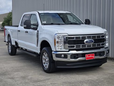 Used 2023 Ford F250 XLT AWD/4WD image 3