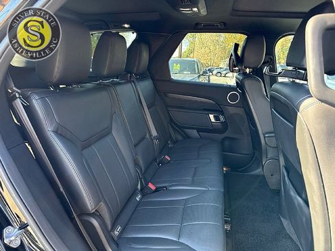 Used 2018 Land Rover Discovery HSE image 16