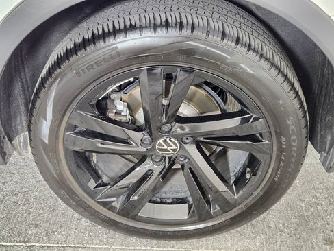 Used 2024 Volkswagen Tiguan SE R-Line image 14