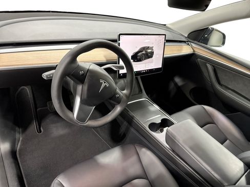 Certified 2023 Tesla Model Y Long Range AWD/4WD image 9