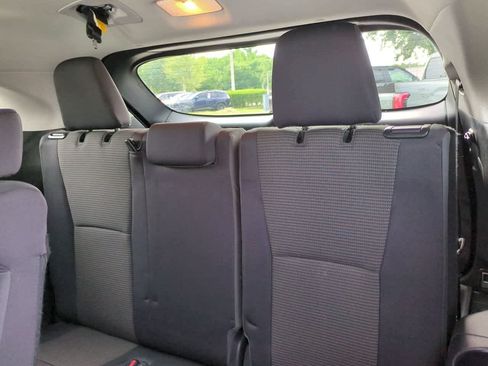 Used 2023 Toyota Highlander LE FWD image 13