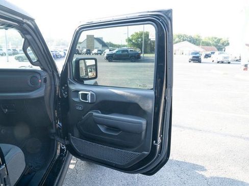 Certified 2024 Jeep Gladiator Rubicon w/ Technology Group image 14