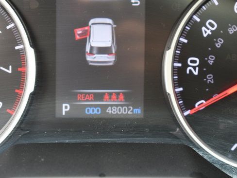 Used 2022 Toyota RAV4 XLE w/ Convenience Package FWD image 33