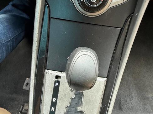 Used 2013 Hyundai Elantra GLS image 31