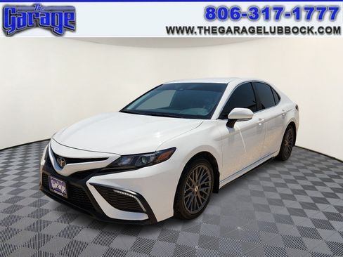 Used 2024 Toyota Camry SE FWD image 1