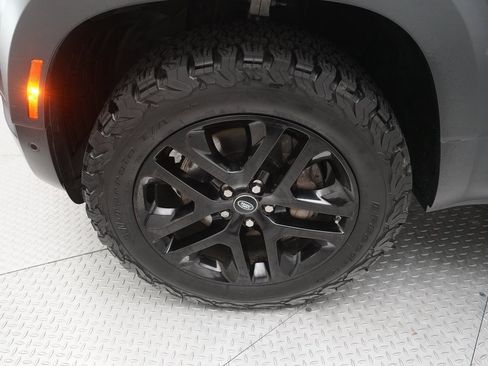 Used 2020 Land Rover Defender 110 HSE image 26