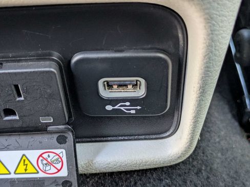 Used 2018 Jeep Compass Latitude w/ Popular Equipment Group FWD image 16