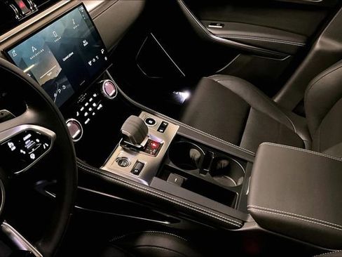 Certified 2024 Jaguar F-PACE R-Dynamic S image 19