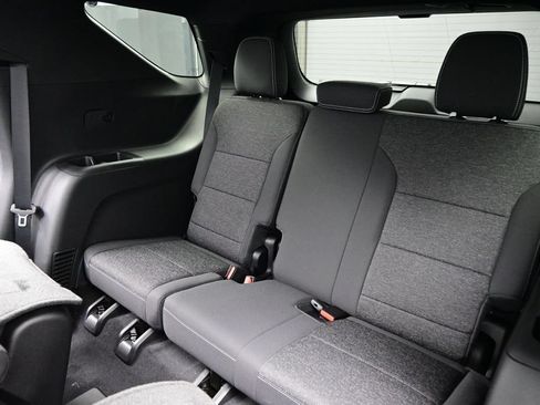 New 2026 Chevrolet Traverse LT w/ Sun and Wheel Package FWD image 17
