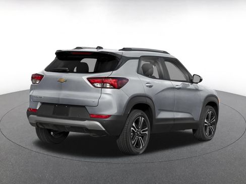 Used 2025 Chevrolet TrailBlazer LT FWD image 2