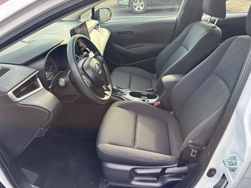 Used 2025 Toyota Corolla LE FWD image 10