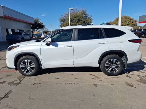Used 2023 Toyota Highlander L image 3