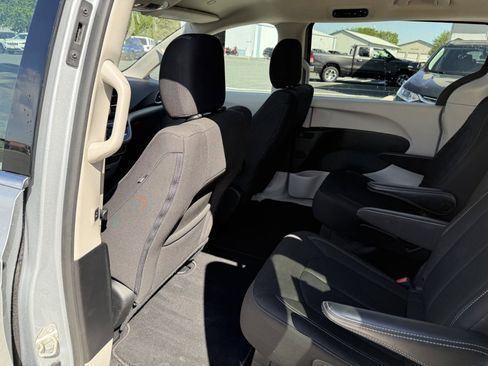 Used 2023 Chrysler Voyager LX FWD image 13
