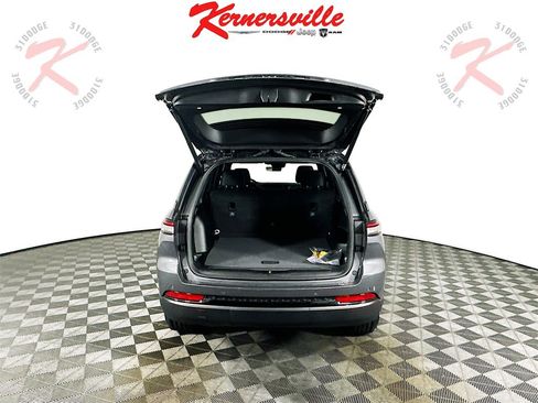 New 2025 Jeep Grand Cherokee Altitude image 16