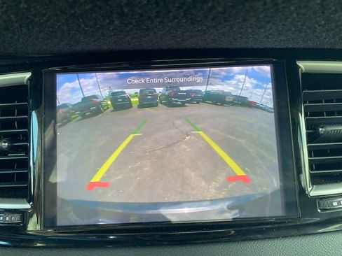 Used 2023 Chrysler Pacifica Touring-L FWD image 27