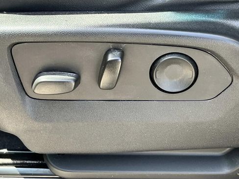 Used 2022 Chevrolet Suburban RST w/ Luxury Package image 27