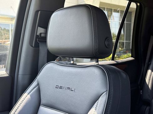 Used 2025 GMC Yukon Denali AWD/4WD image 23