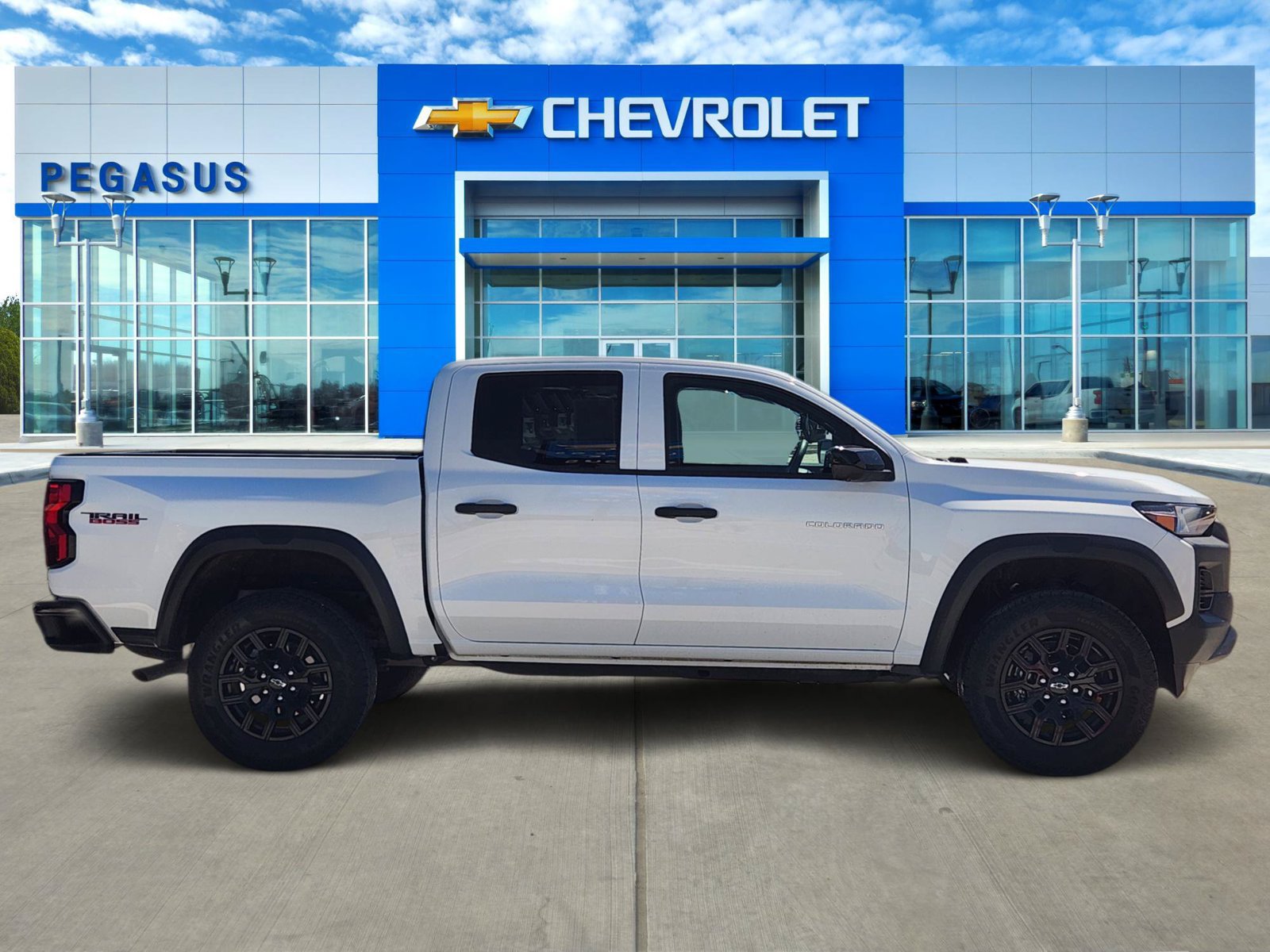 Certified 2024 Chevrolet Colorado Trail Boss w/ Technology Package AWD/4WD image 3