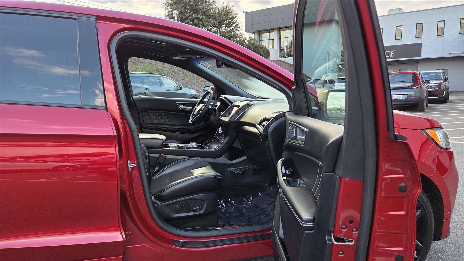 Used 2020 Ford Edge ST w/ Equipment Group 401A AWD/4WD image 32